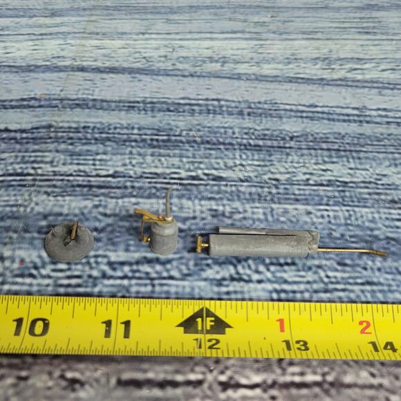 Vintage 3 pieces Rare mini Collectible lead and brass oil cans and grease gun - Picture 1 of 7